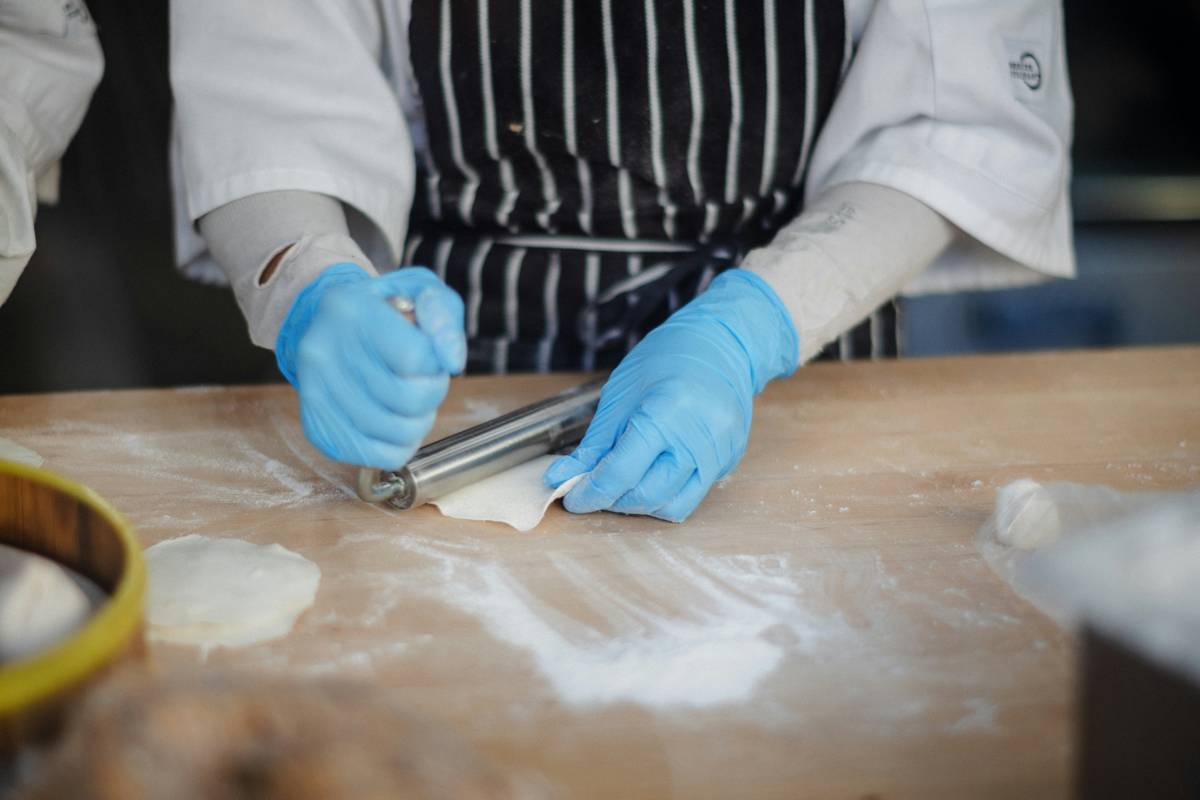 Heat Resistant Hand Gloves: 7 Proven Tips to Avoid Painful Kitchen Burns